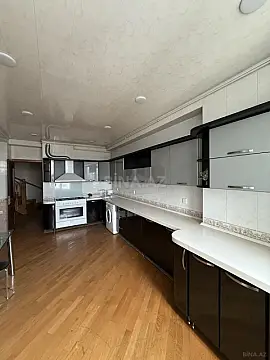 Satılır 7 otaqlı mənzil 310 m²