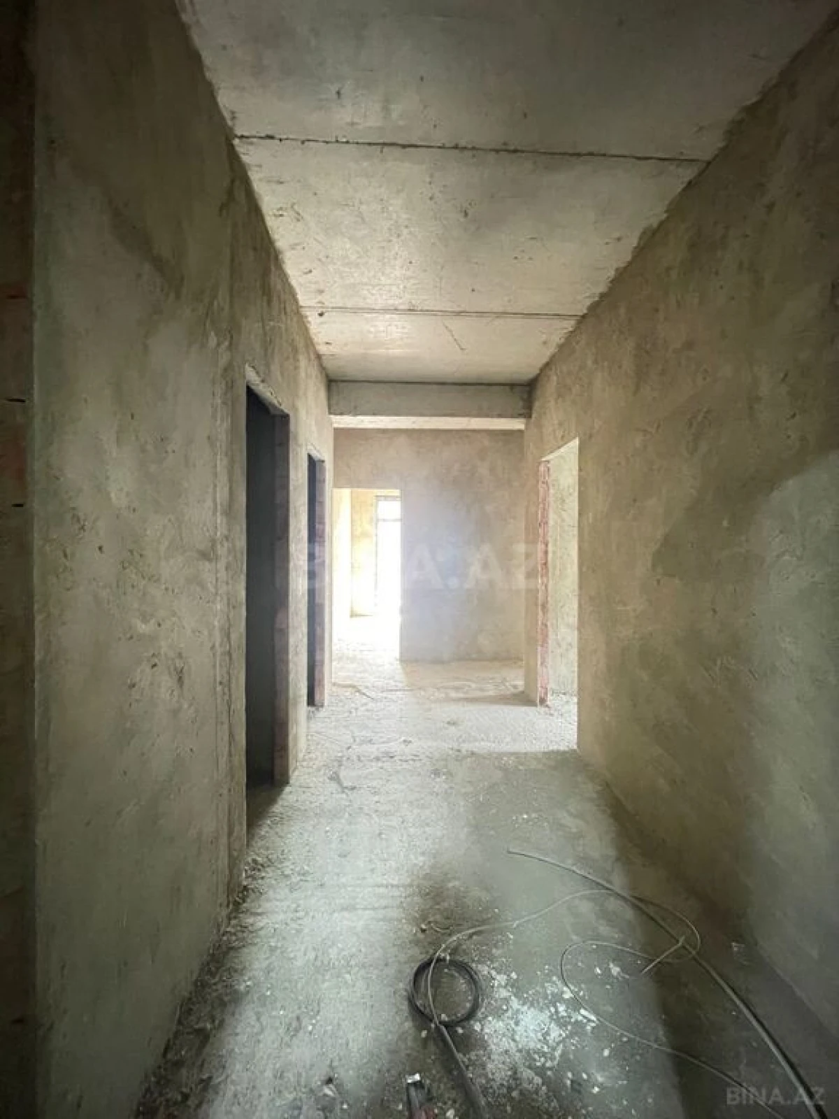 Satılır 4 otaqlı mənzil 149 m²