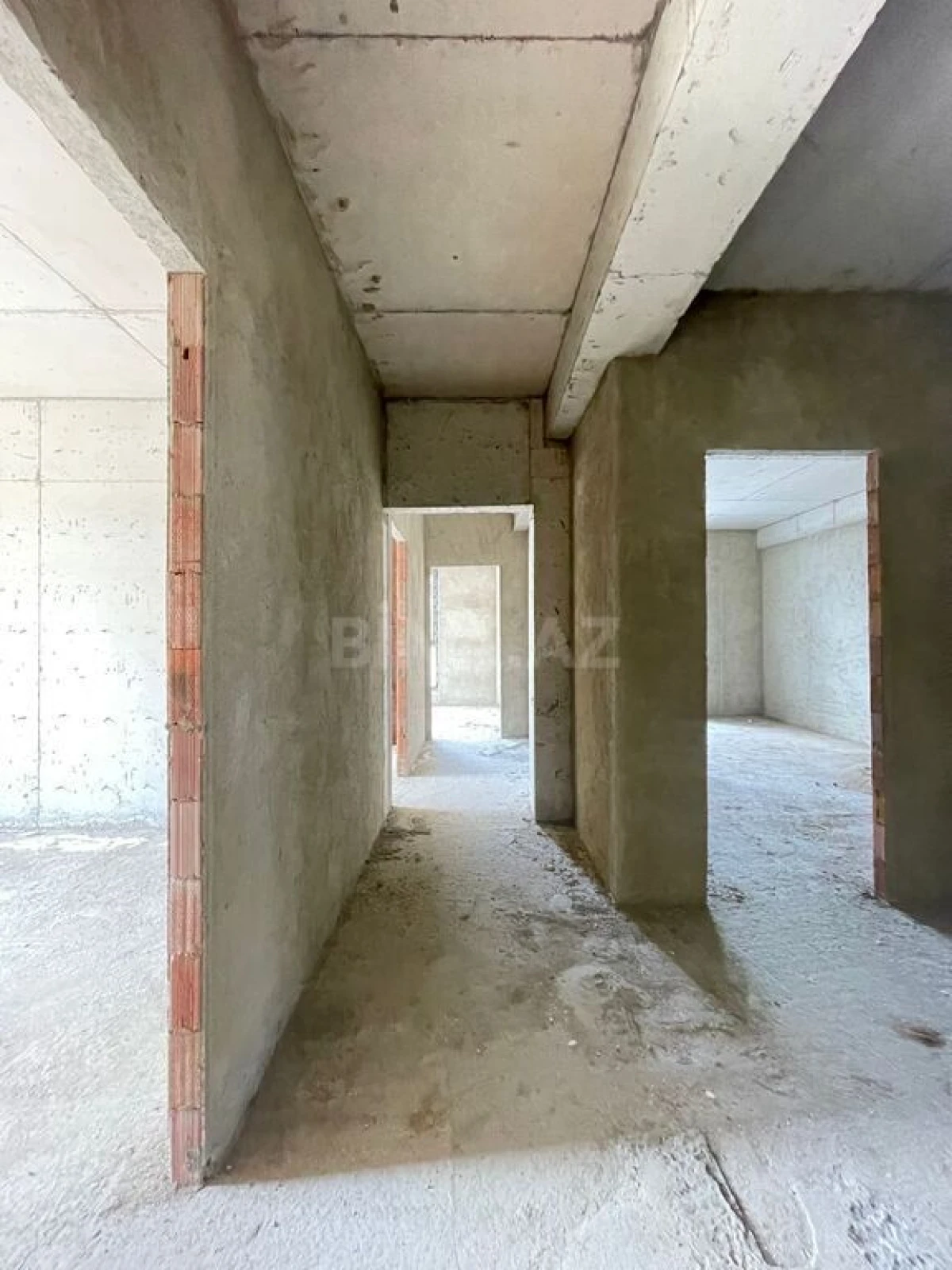 Satılır 4 otaqlı mənzil 149 m²