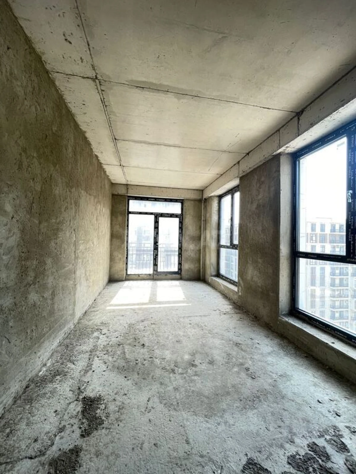 Satılır 4 otaqlı mənzil 149 m²