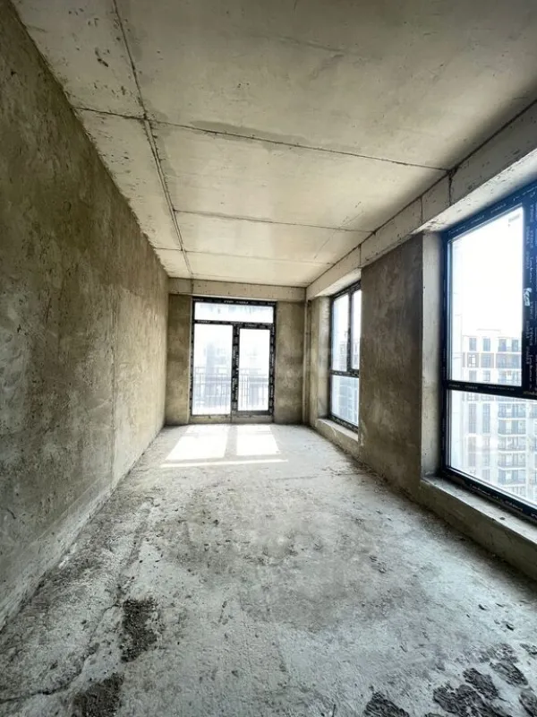 Satılır 4 otaqlı mənzil 149 m²