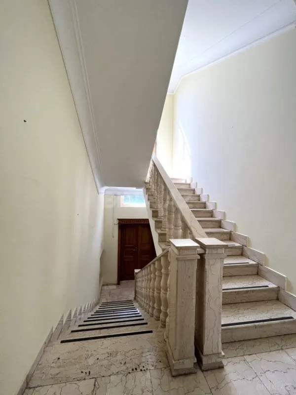 Kirayə verilir 16 otaqlı ofis 1000 m²