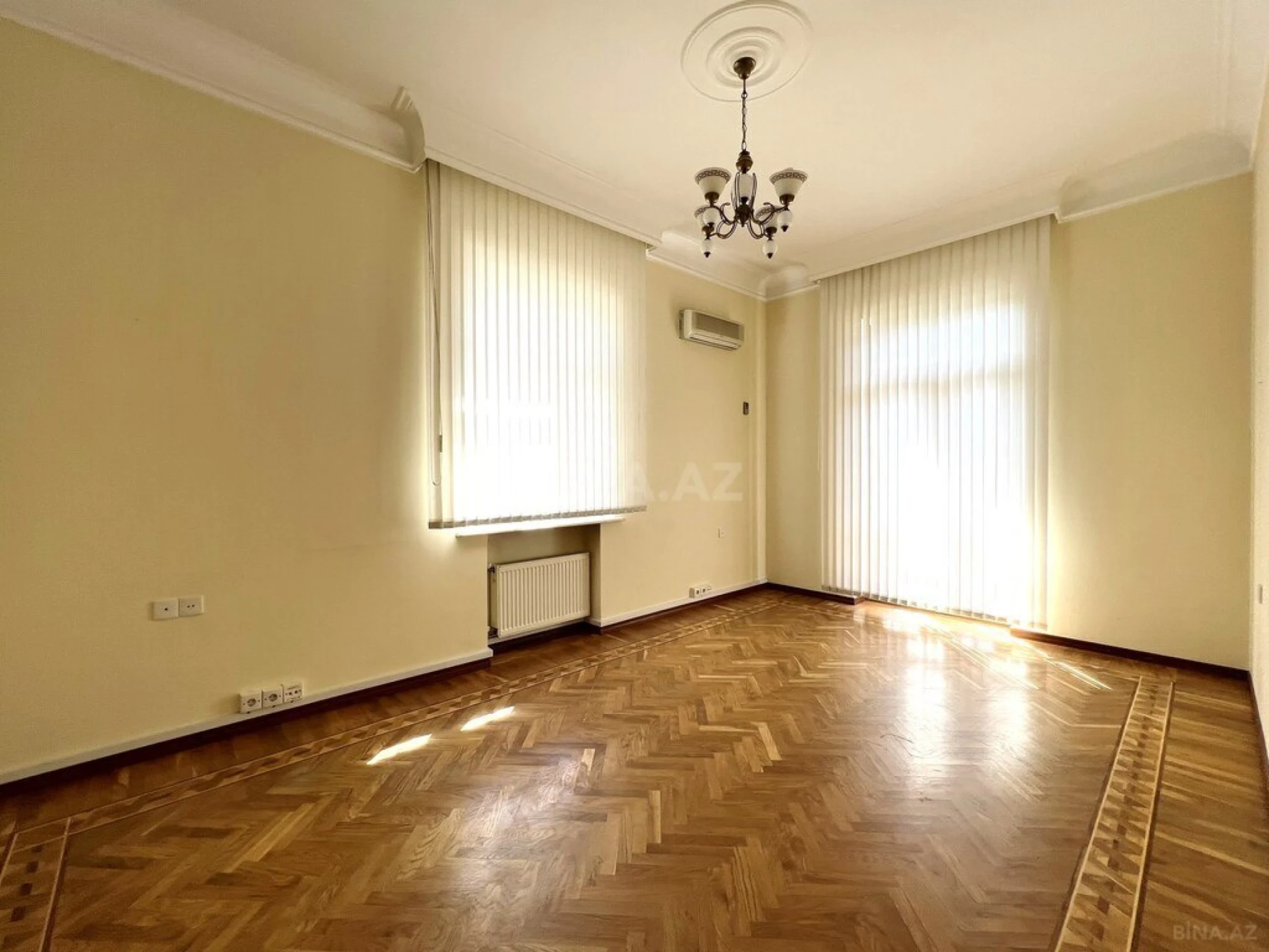 Kirayə verilir 16 otaqlı ofis 1000 m²