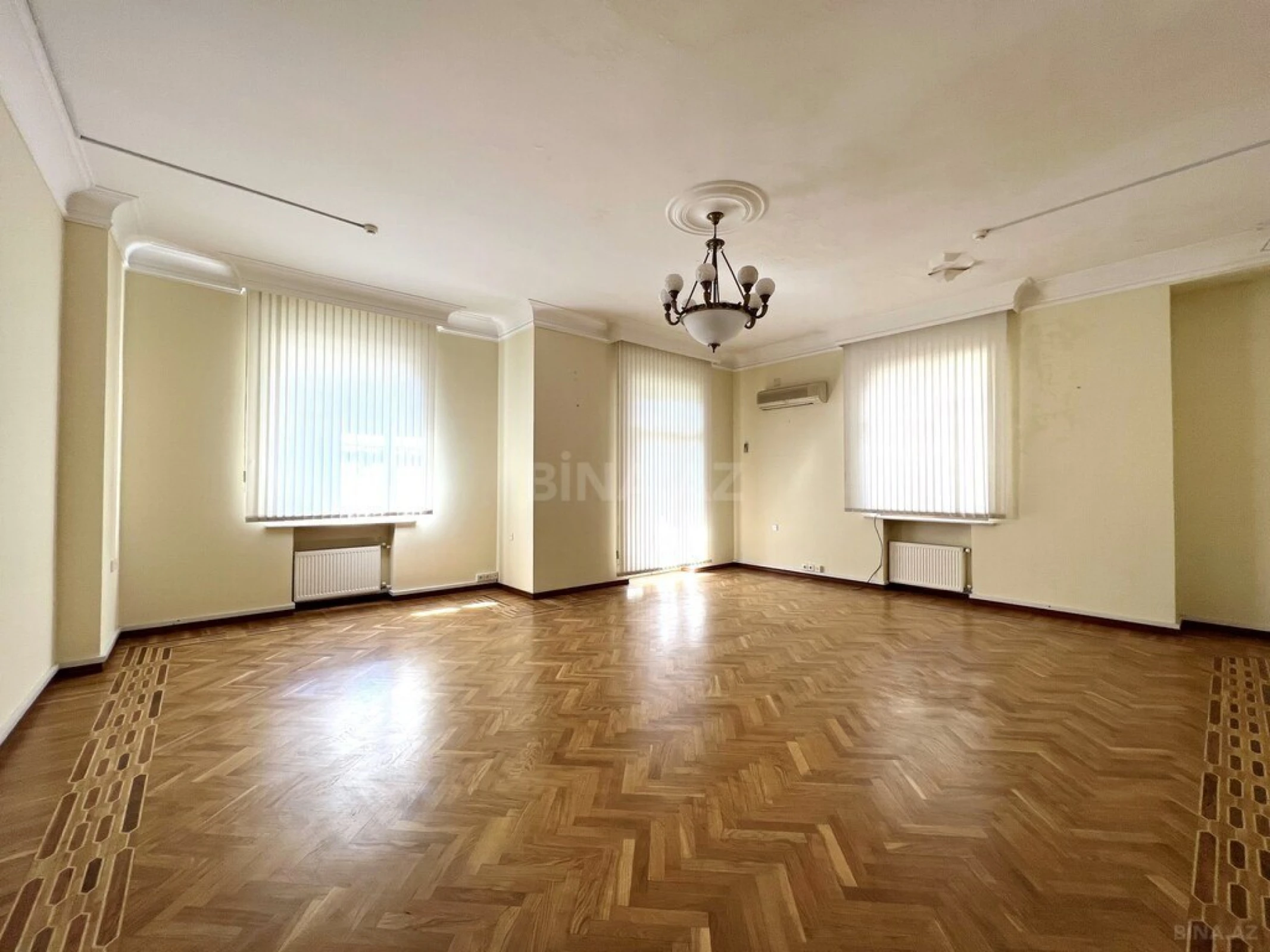 Kirayə verilir 16 otaqlı ofis 1000 m²