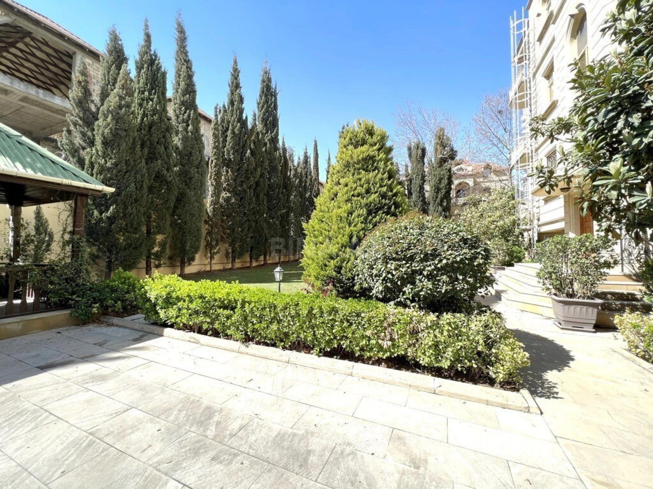 Kirayə verilir 16 otaqlı ofis 1000 m²