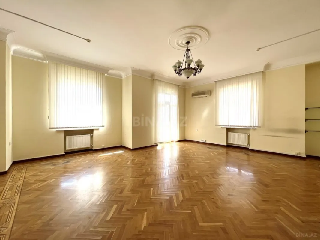 Kirayə verilir 16 otaqlı ofis 1000 m²