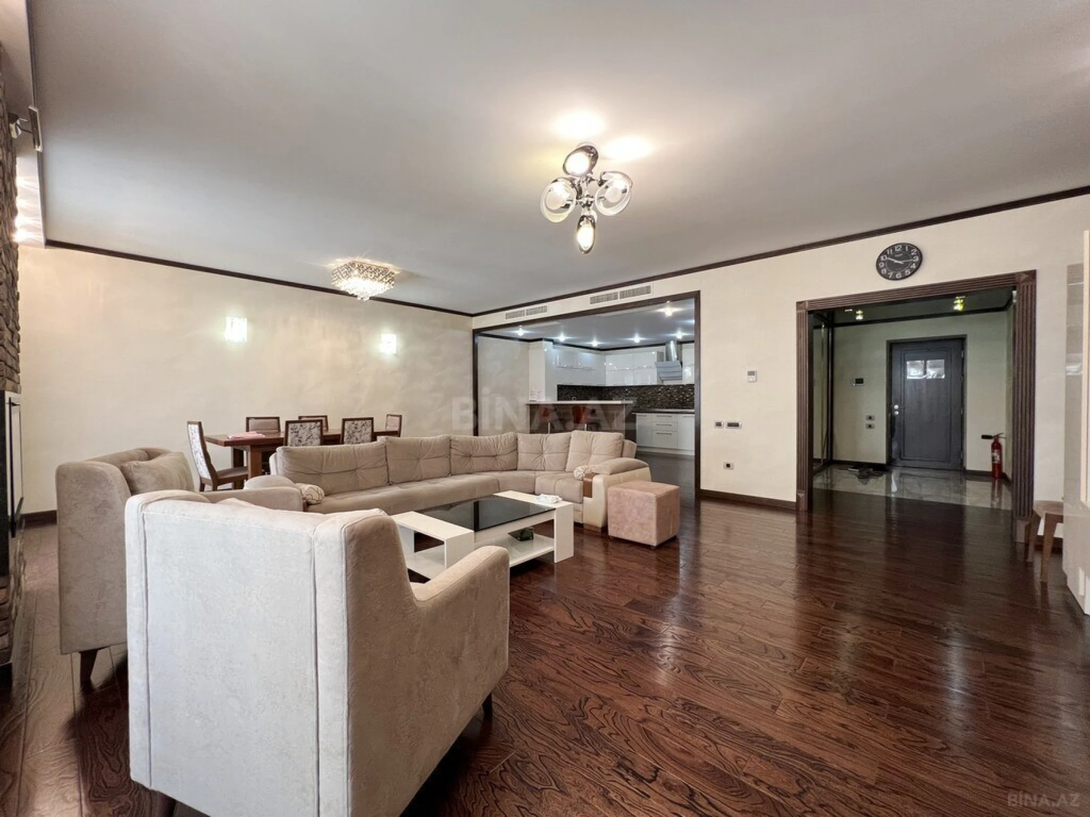 Kirayə verilir 3 otaqlı mənzil 165 m²