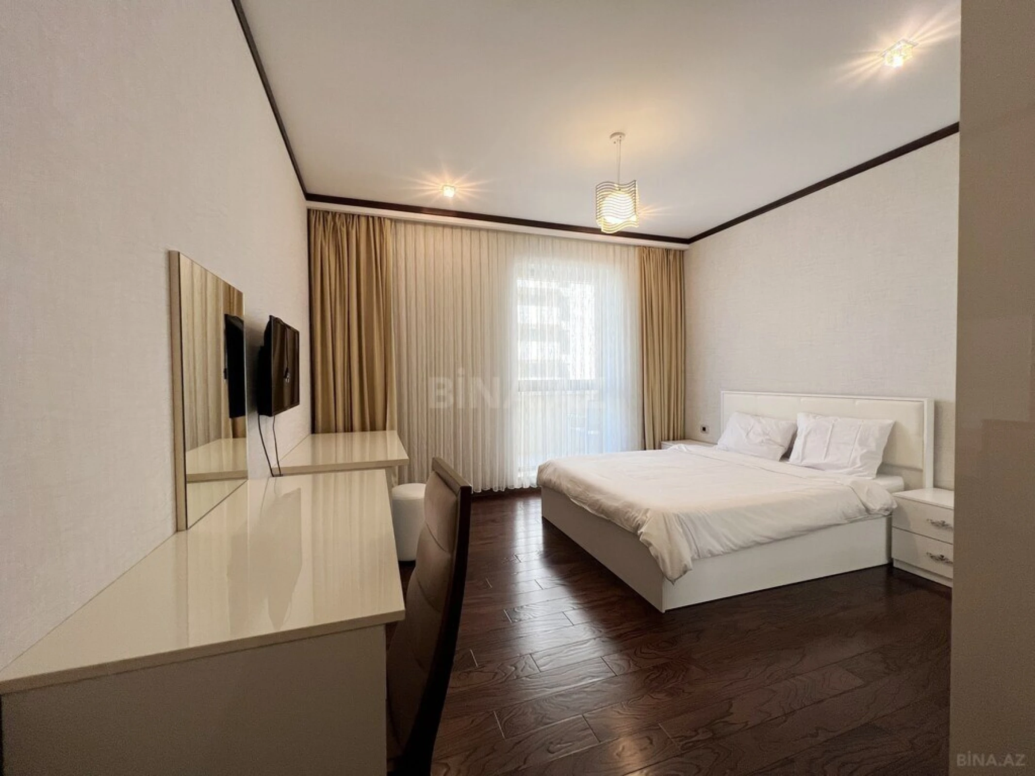 Kirayə verilir 3 otaqlı mənzil 165 m²
