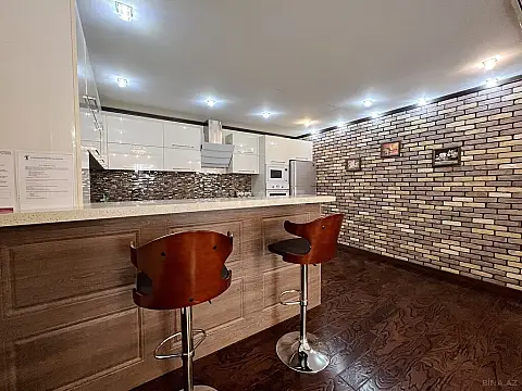 Kirayə verilir 3 otaqlı mənzil 165 m²