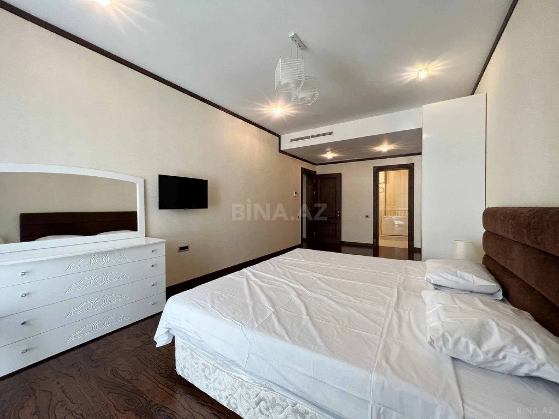 Kirayə verilir 3 otaqlı mənzil 165 m²