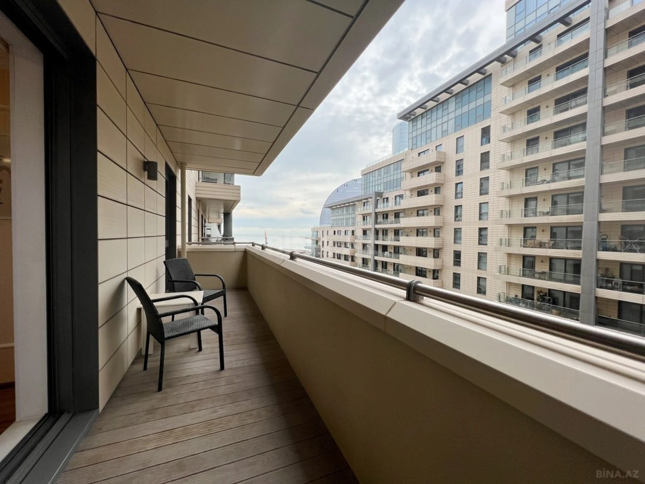 Kirayə verilir 3 otaqlı mənzil 165 m²