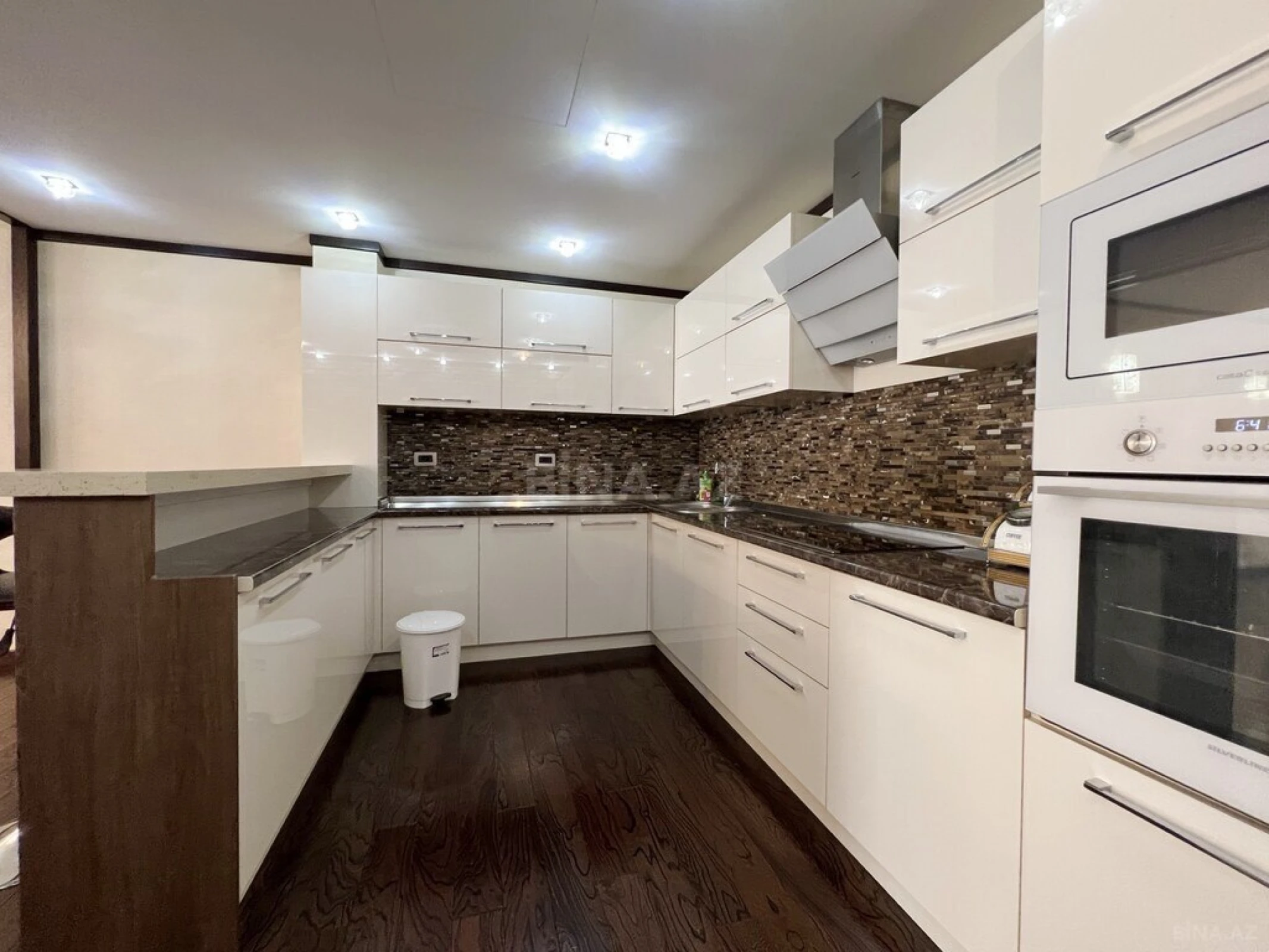 Kirayə verilir 3 otaqlı mənzil 165 m²