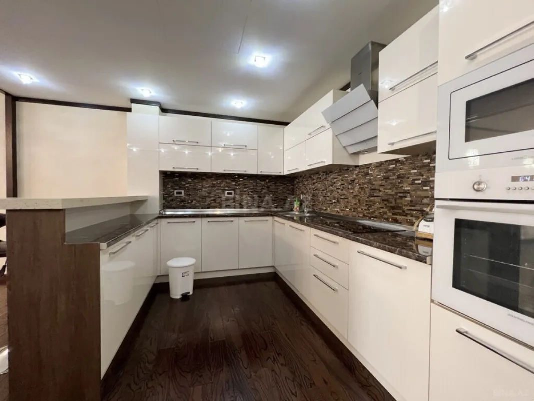 Kirayə verilir 3 otaqlı mənzil 165 m²