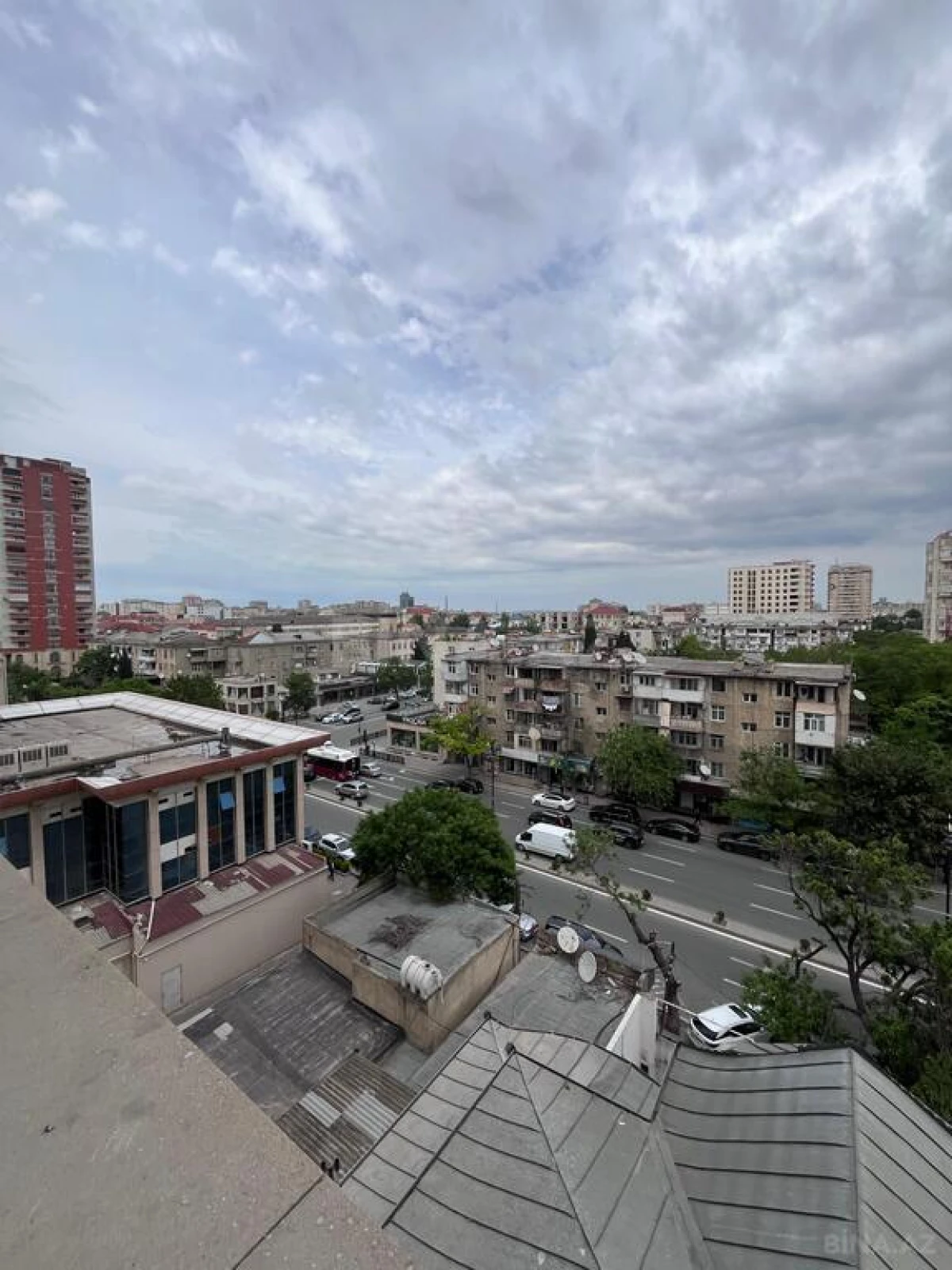 Satılır 2 otaqlı mənzil 118 m²