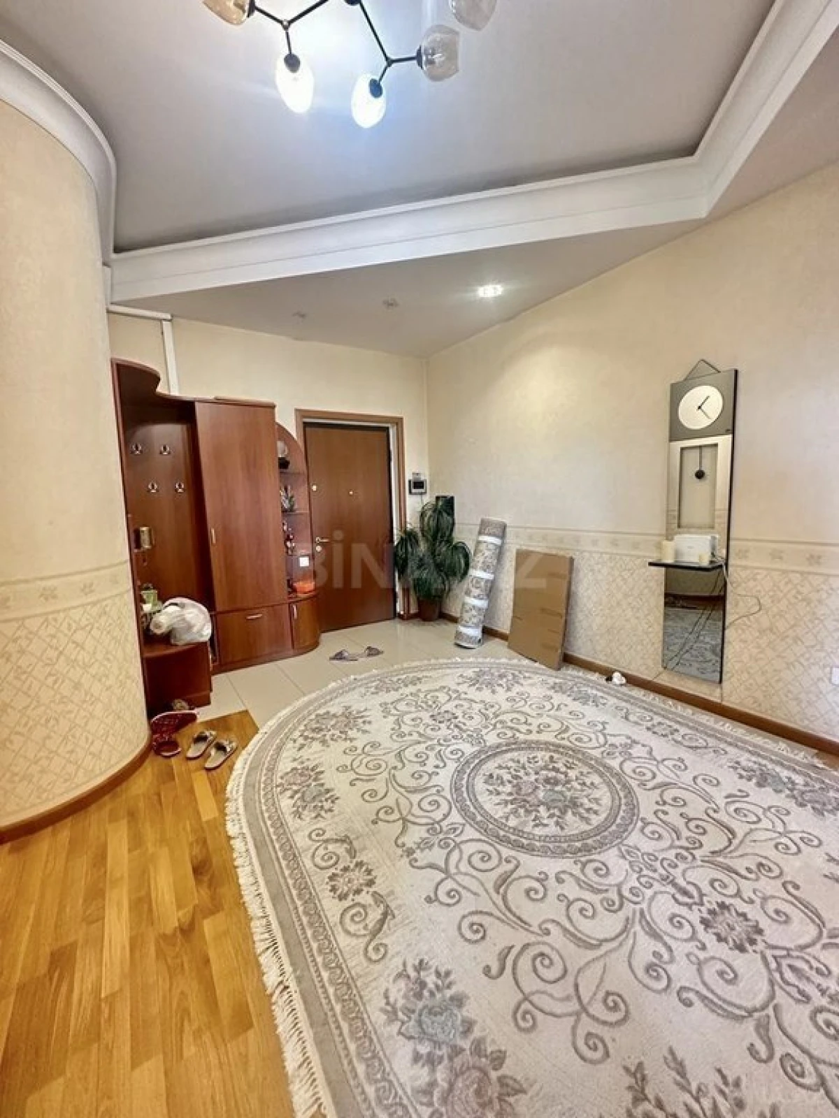 Satılır 4 otaqlı mənzil 205 m²