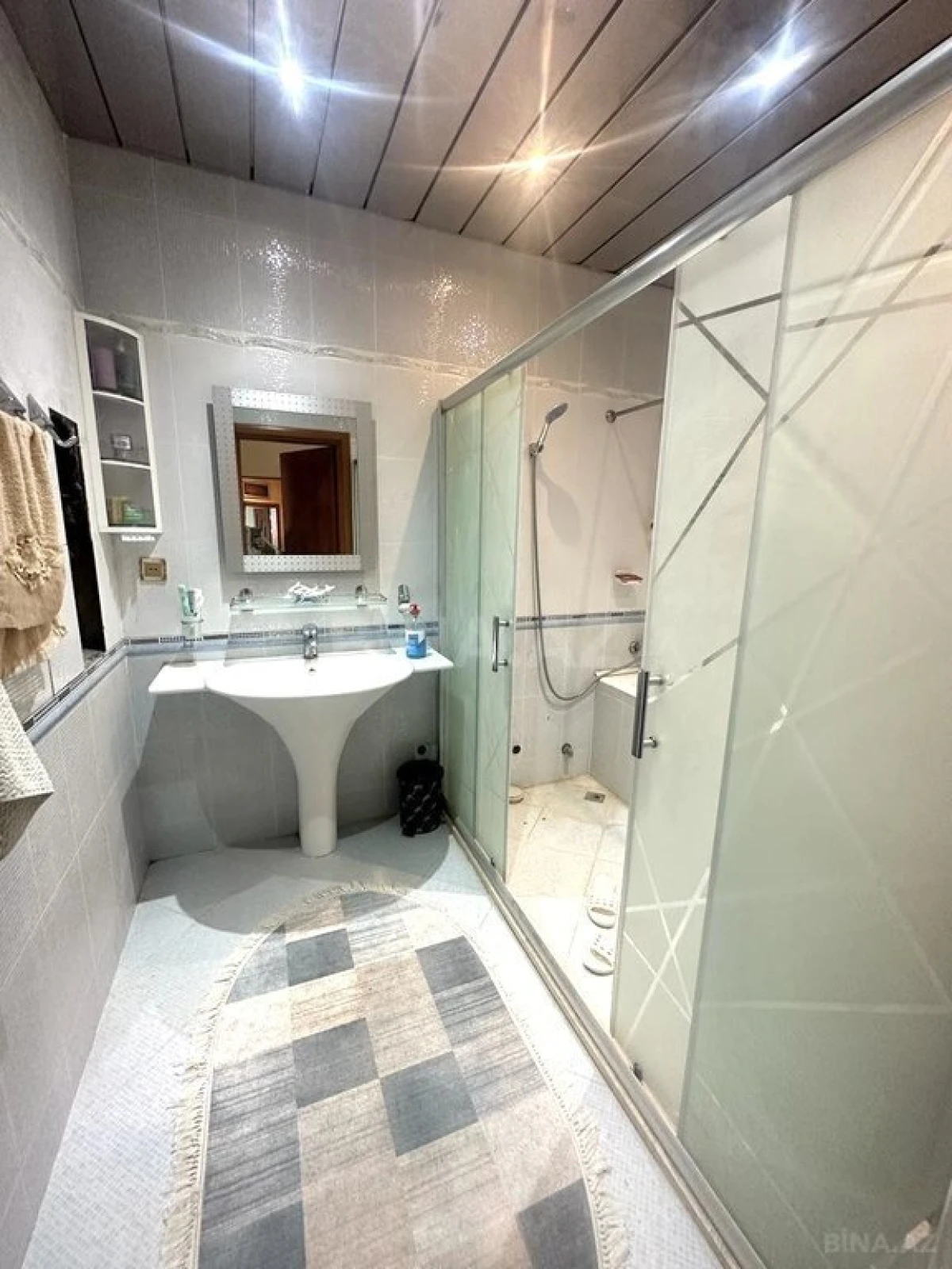 Satılır 4 otaqlı mənzil 205 m²