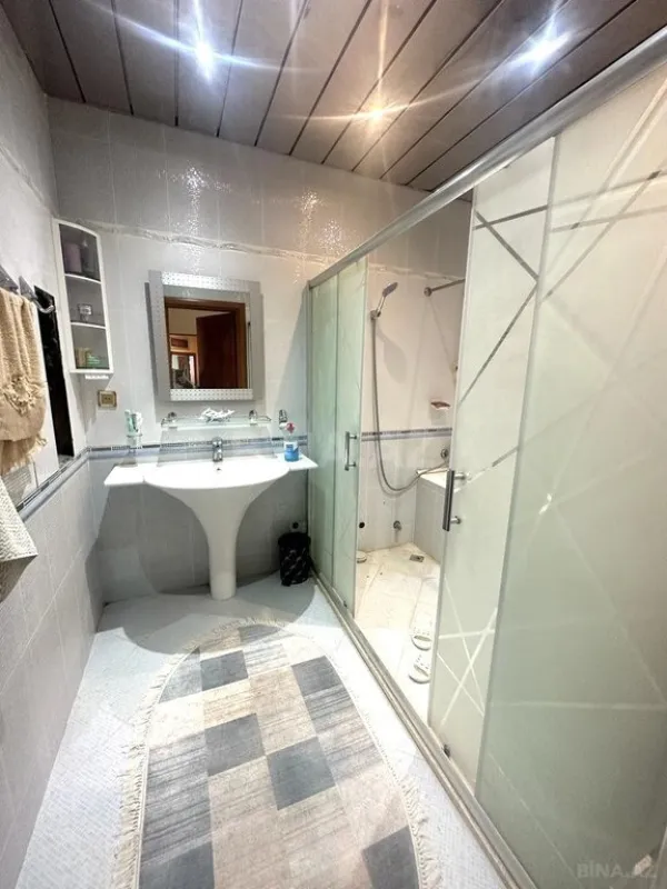 Satılır 4 otaqlı mənzil 205 m²