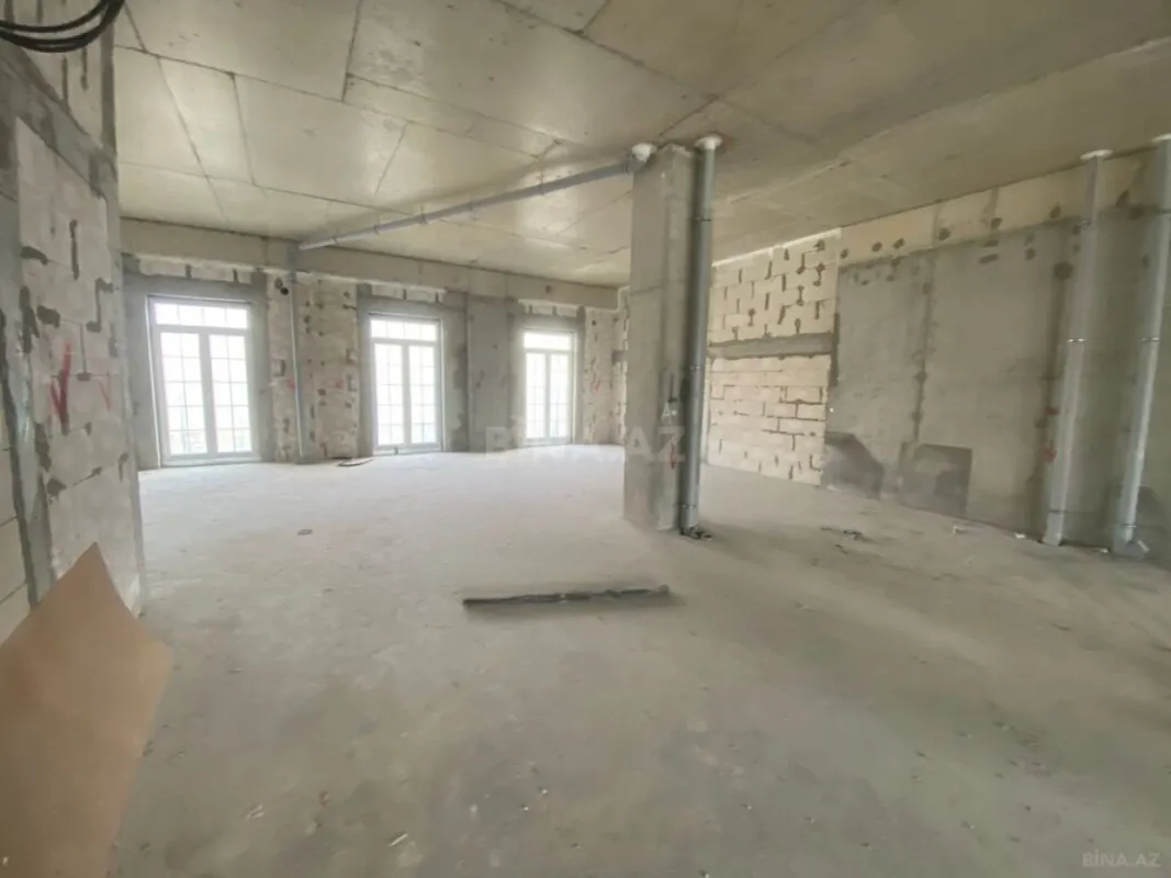 Satılır 4 otaqlı mənzil 184 m²