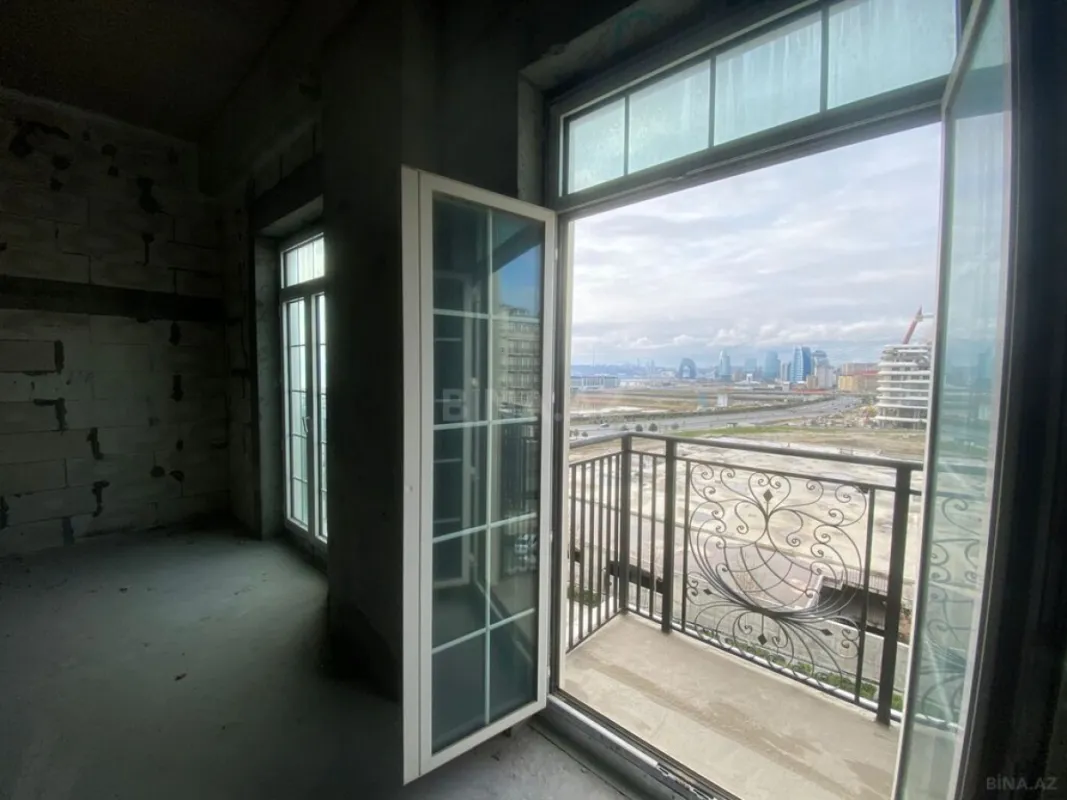 Satılır 4 otaqlı mənzil 184 m²