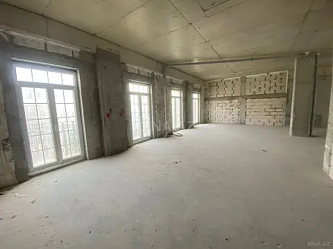 Satılır 4 otaqlı mənzil 184 m²