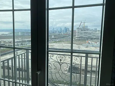 Satılır 4 otaqlı mənzil 184 m²