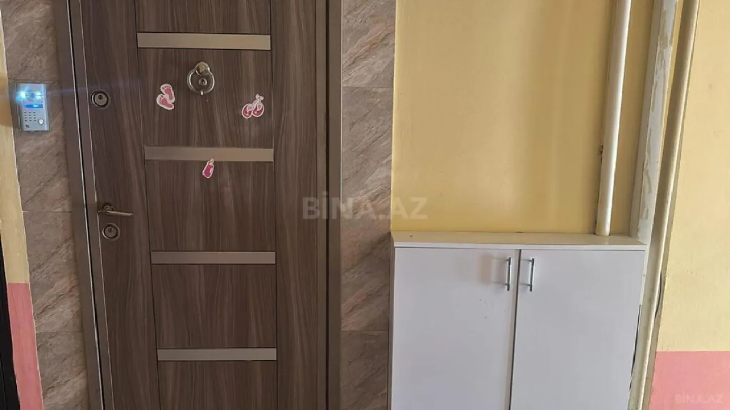 Satılır 2 otaqlı mənzil 82 m²