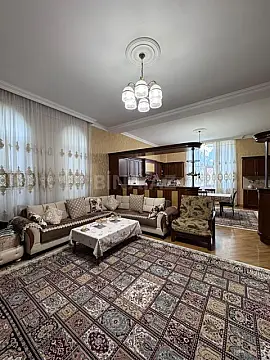 Satılır 20 otaqlı həyət evi 1032 m²
