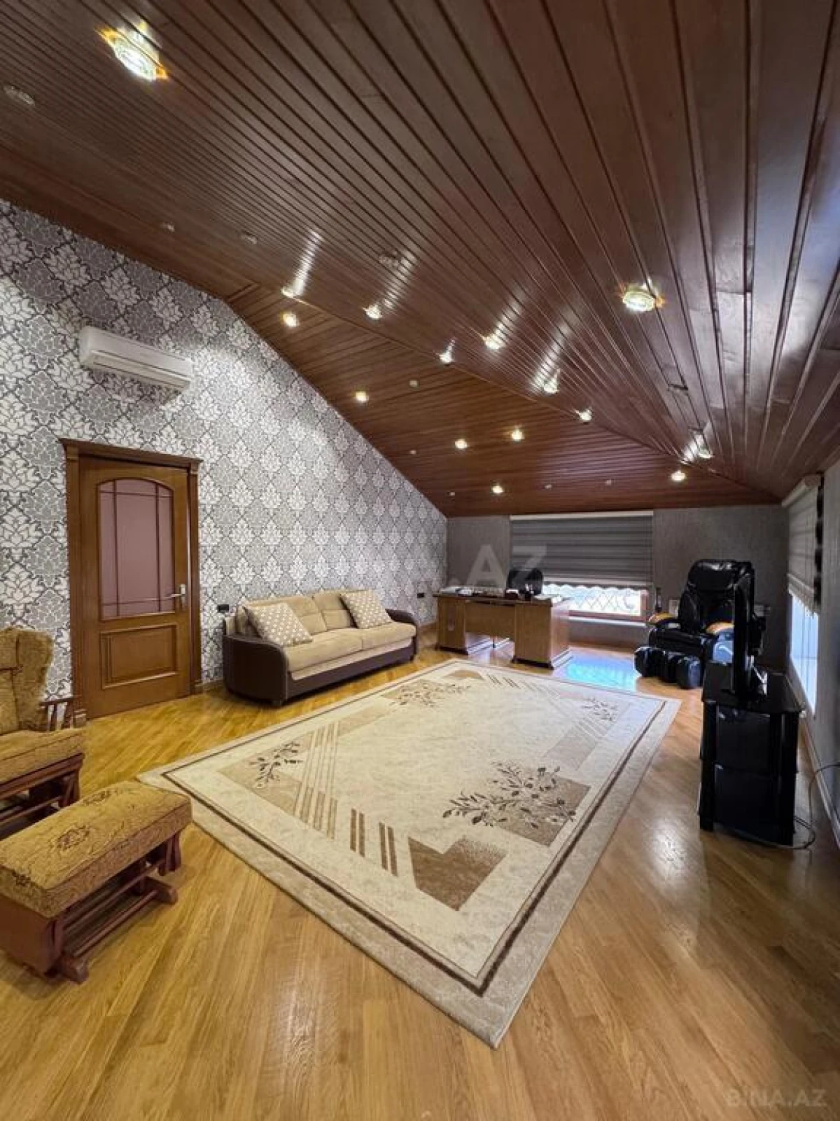 Satılır 20 otaqlı həyət evi 1032 m²