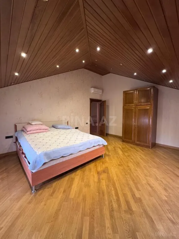 Satılır 20 otaqlı həyət evi 1032 m²