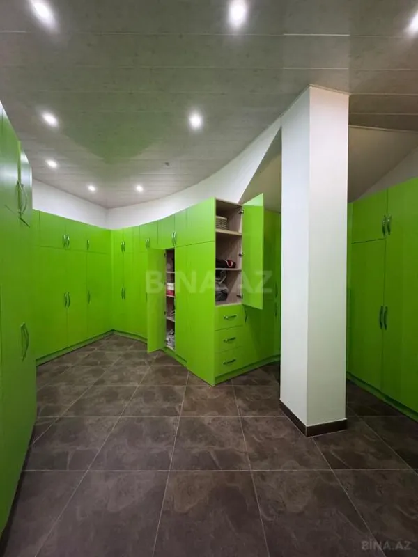 Satılır 20 otaqlı həyət evi 1032 m²