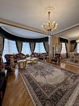 Satılır 20 otaqlı həyət evi 1032 m²