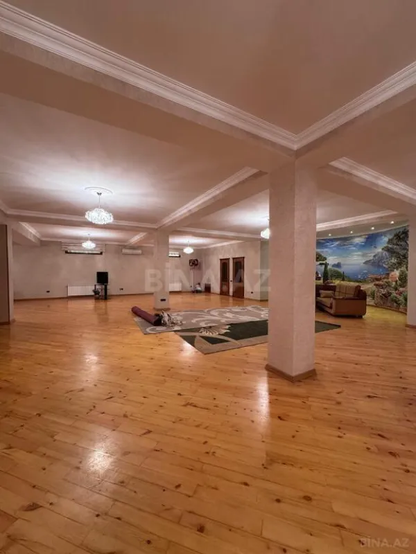 Satılır 20 otaqlı həyət evi 1032 m²