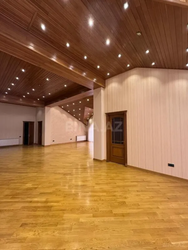 Satılır 20 otaqlı həyət evi 1032 m²