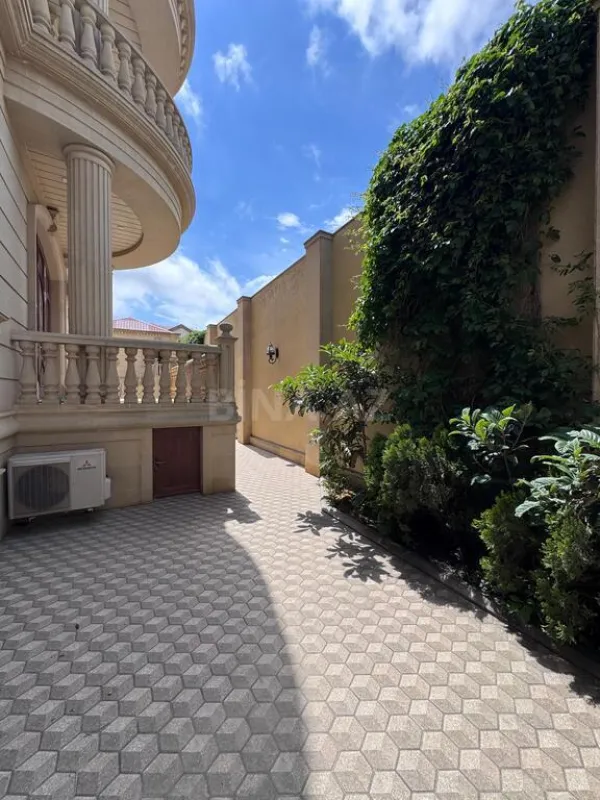 Satılır 20 otaqlı həyət evi 1032 m²