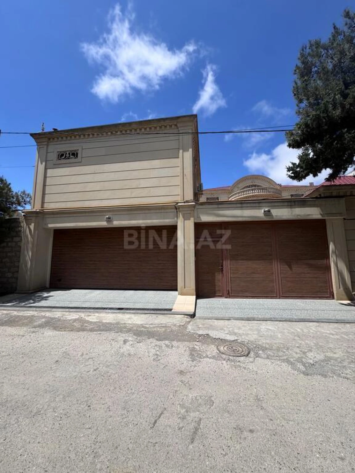 Satılır 20 otaqlı həyət evi 1032 m²