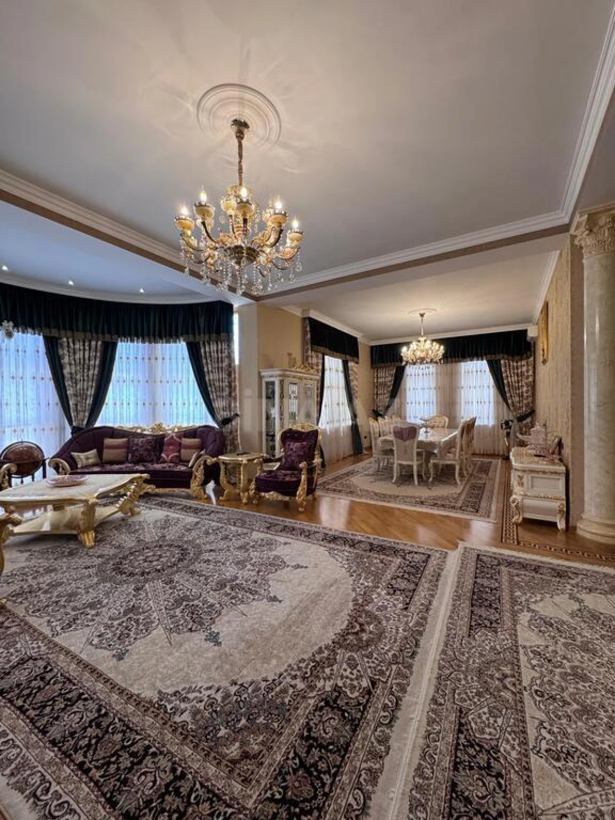 Satılır 20 otaqlı həyət evi 1032 m²