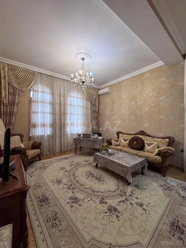 Satılır 20 otaqlı həyət evi 1032 m²