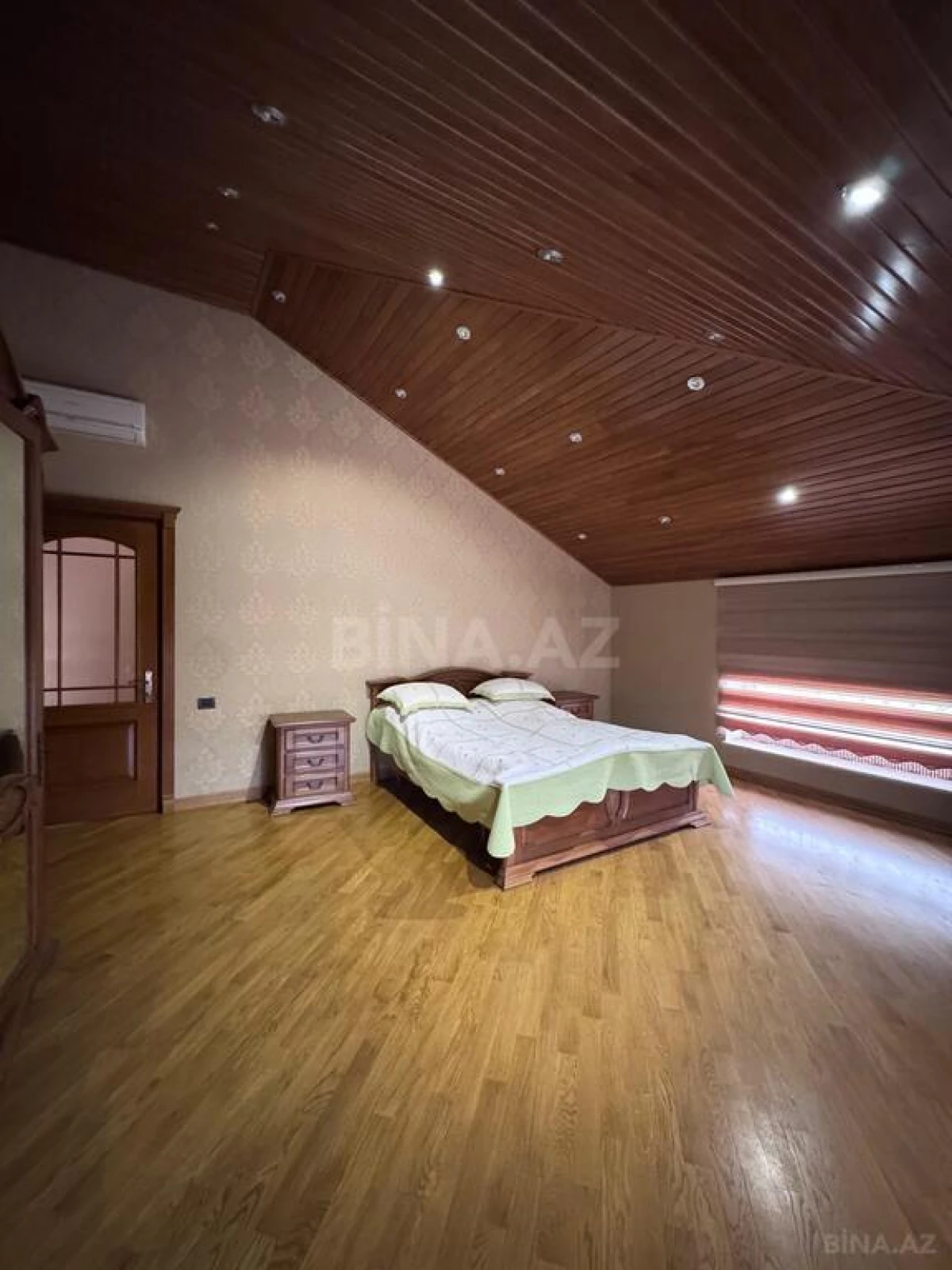 Satılır 20 otaqlı həyət evi 1032 m²