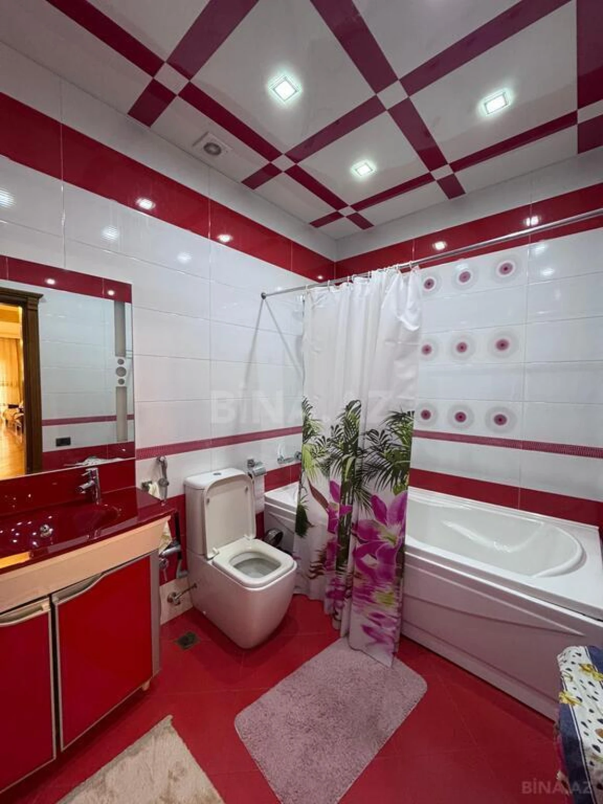 Satılır 20 otaqlı həyət evi 1032 m²