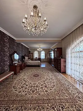 Satılır 20 otaqlı həyət evi 1032 m²