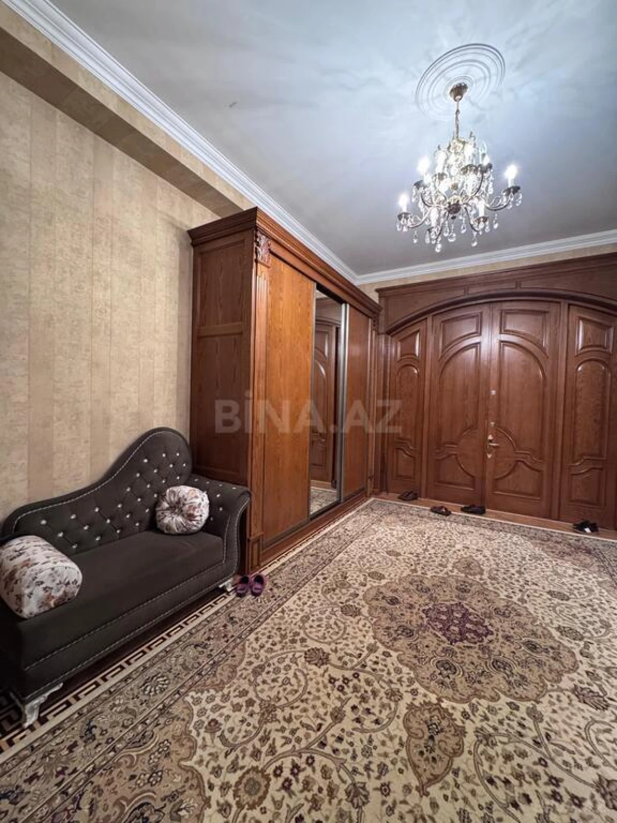 Satılır 20 otaqlı həyət evi 1032 m²