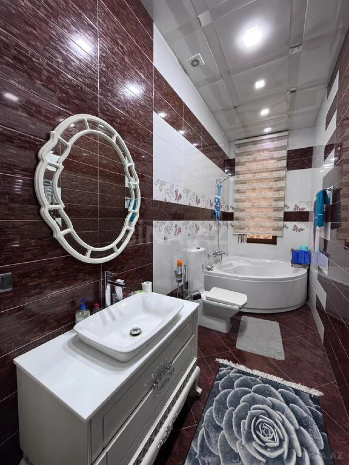 Satılır 20 otaqlı həyət evi 1032 m²