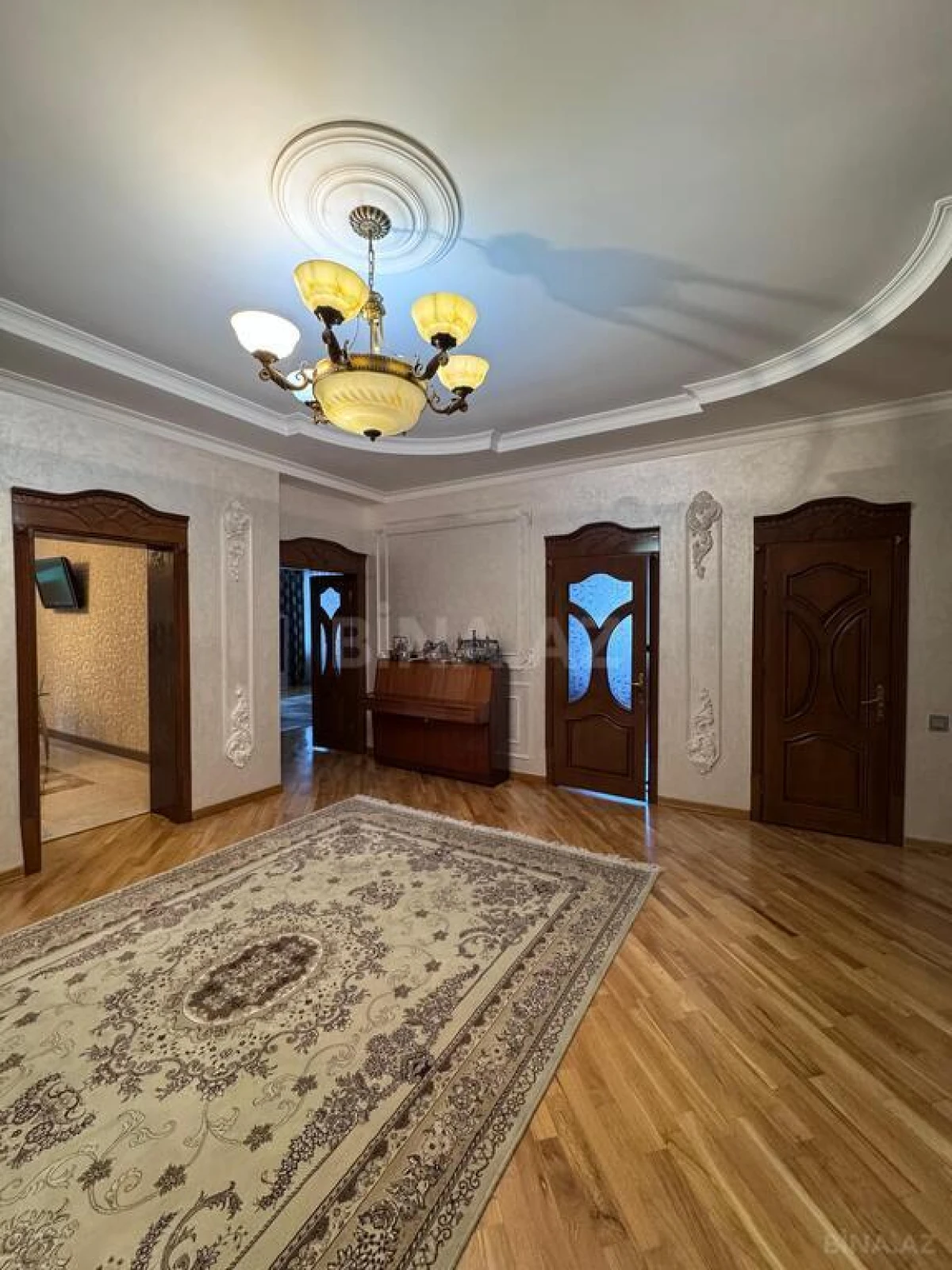 Satılır 4 otaqlı mənzil 203 m²