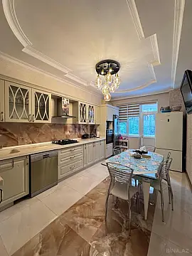 Satılır 4 otaqlı mənzil 203 m²