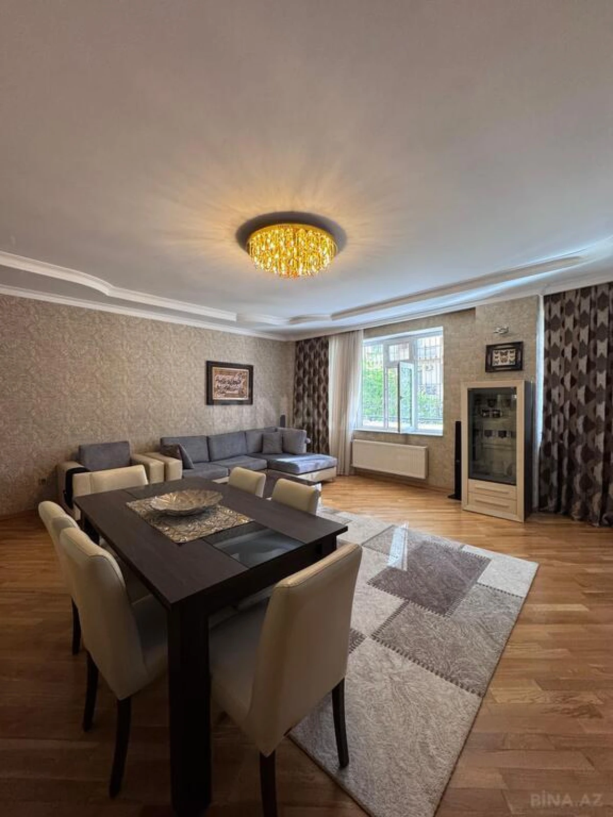 Satılır 4 otaqlı mənzil 203 m²