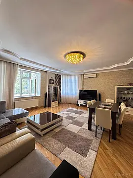 Satılır 4 otaqlı mənzil 203 m²