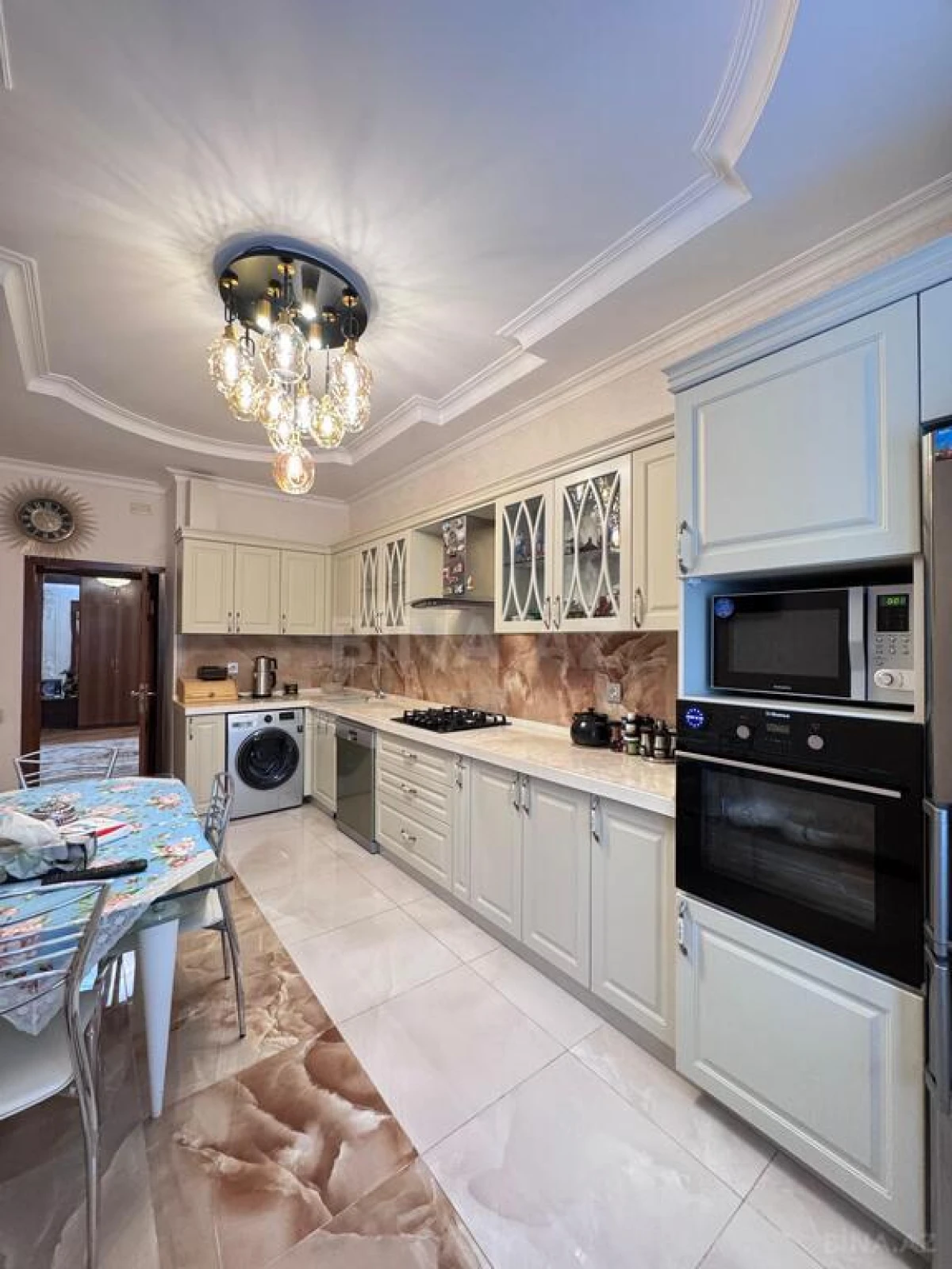 Satılır 4 otaqlı mənzil 203 m²