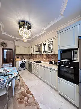 Satılır 4 otaqlı mənzil 203 m²