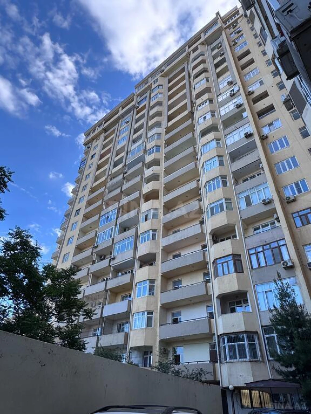Satılır 4 otaqlı mənzil 203 m²