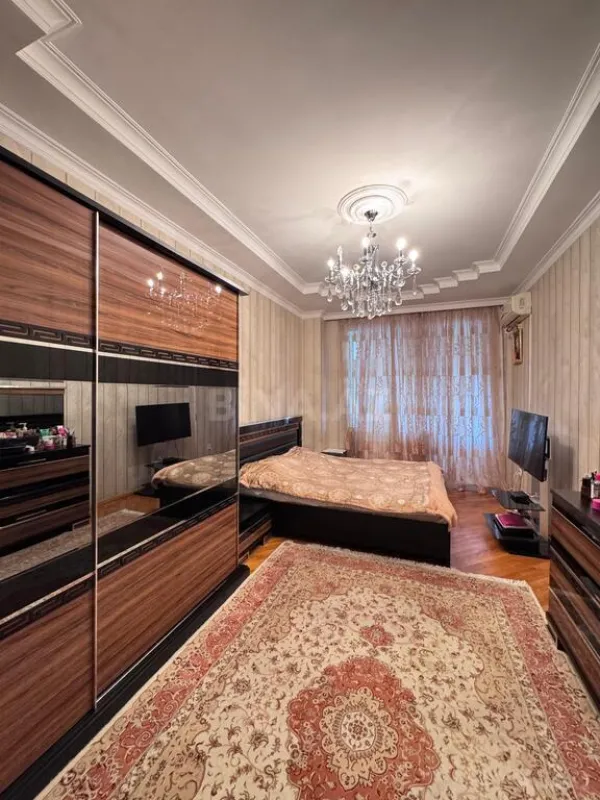 Satılır 4 otaqlı mənzil 203 m²